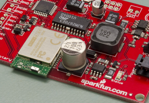 はんだペーストの上に部品が配置された、悪名高いPortable Rotary Phoneの制御基板