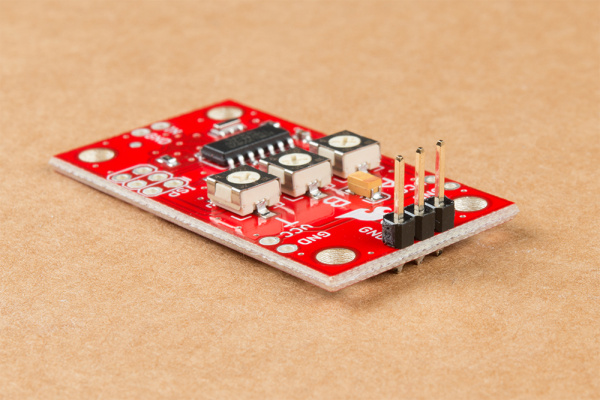 サーボの制御ピンに3ピンヘッダーをはんだ付けしたServo Trigger
