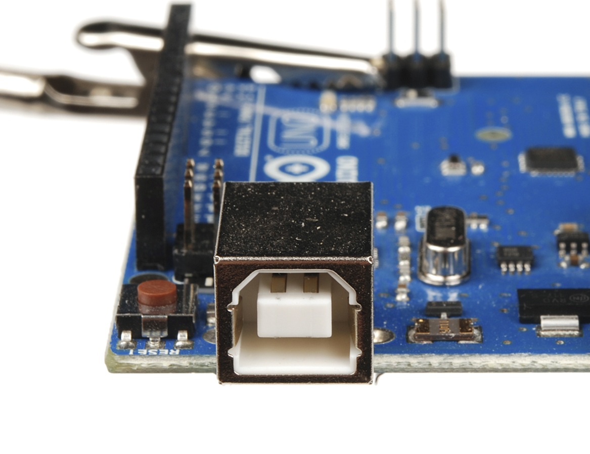 Arduino Unoをはじめとする多くのArduinoボードは、低コストで頑丈なUSB-Bメスコネクタを長く採用してきた