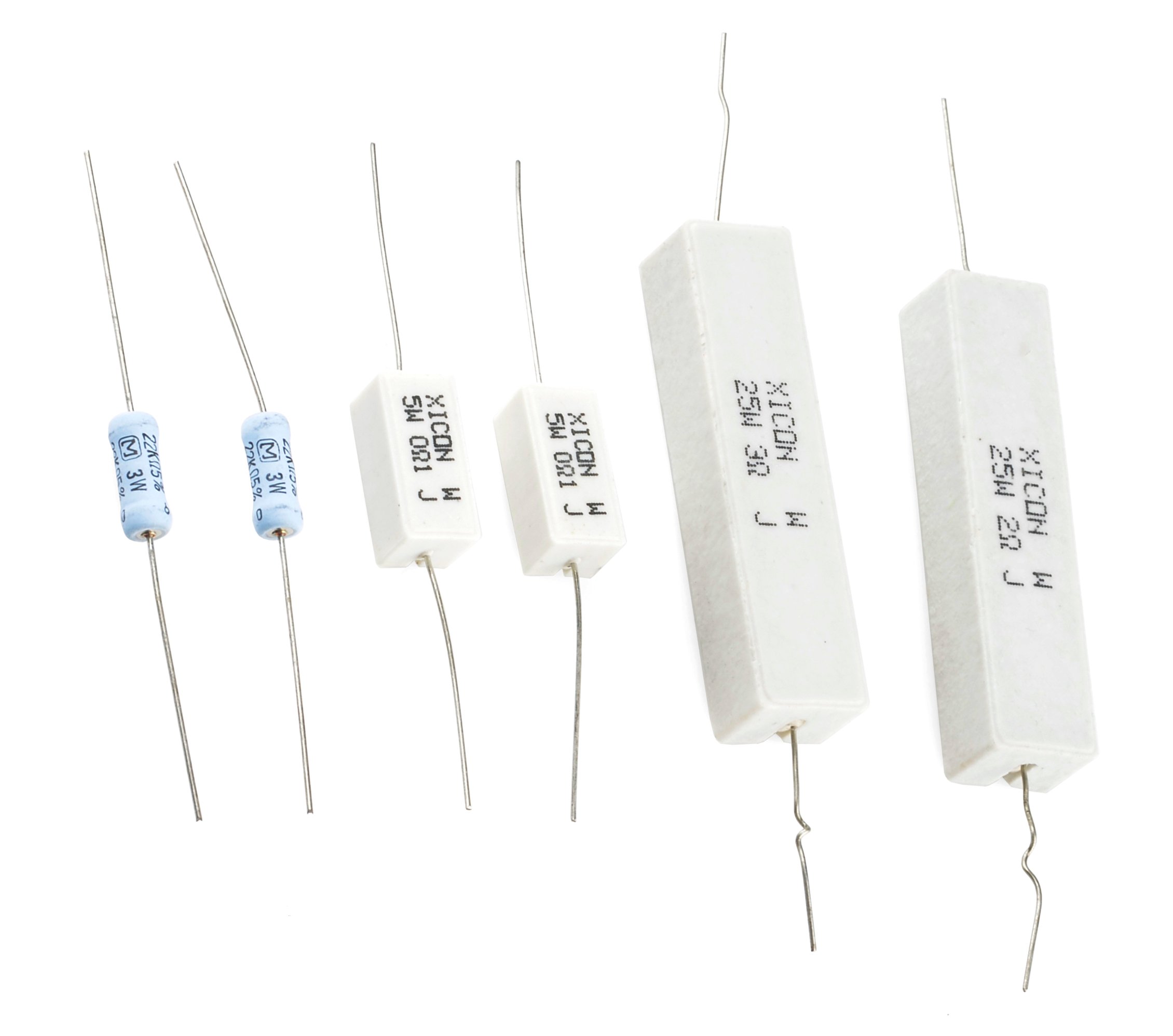 大きな電力を放散できるように作られたパワー抵抗器。左から3Wの22kΩ抵抗2本、5Wの0.1Ω抵抗2本、25Wの3Ωと2Ωの抵抗