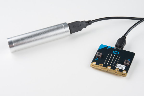 USBコネクタ経由のUSB電源でmicro:bitに給電する