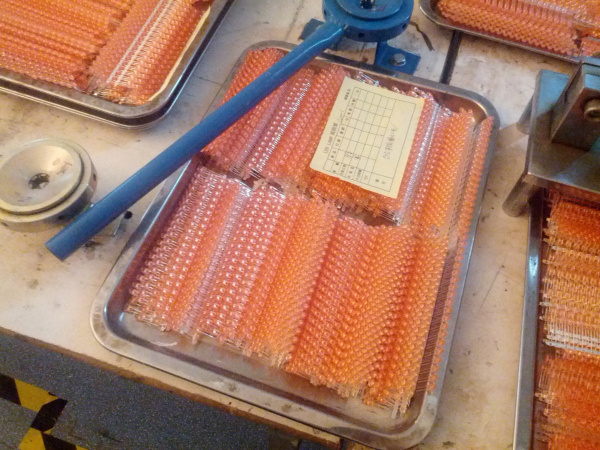 アノードを切り離す工程