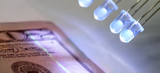400nmのUVA LEDによって明らかになる、米ドル20ドル紙幣の偽造防止機能