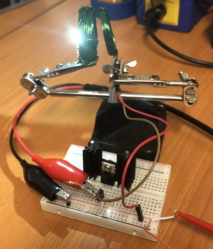 LEDの明るさをテストする様子