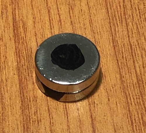 印をつけた面を上にした磁石