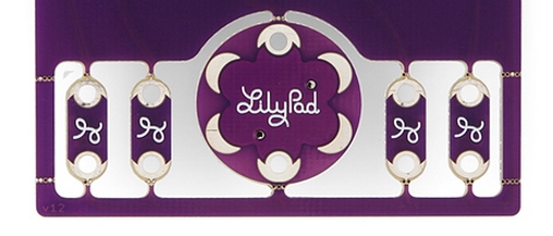 LilyPad ProtoSnapのマウスバイト。PCBを簡単に切り離せるようにしている