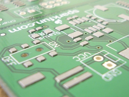 部品を配置する直前のPCBに塗布されたはんだペースト