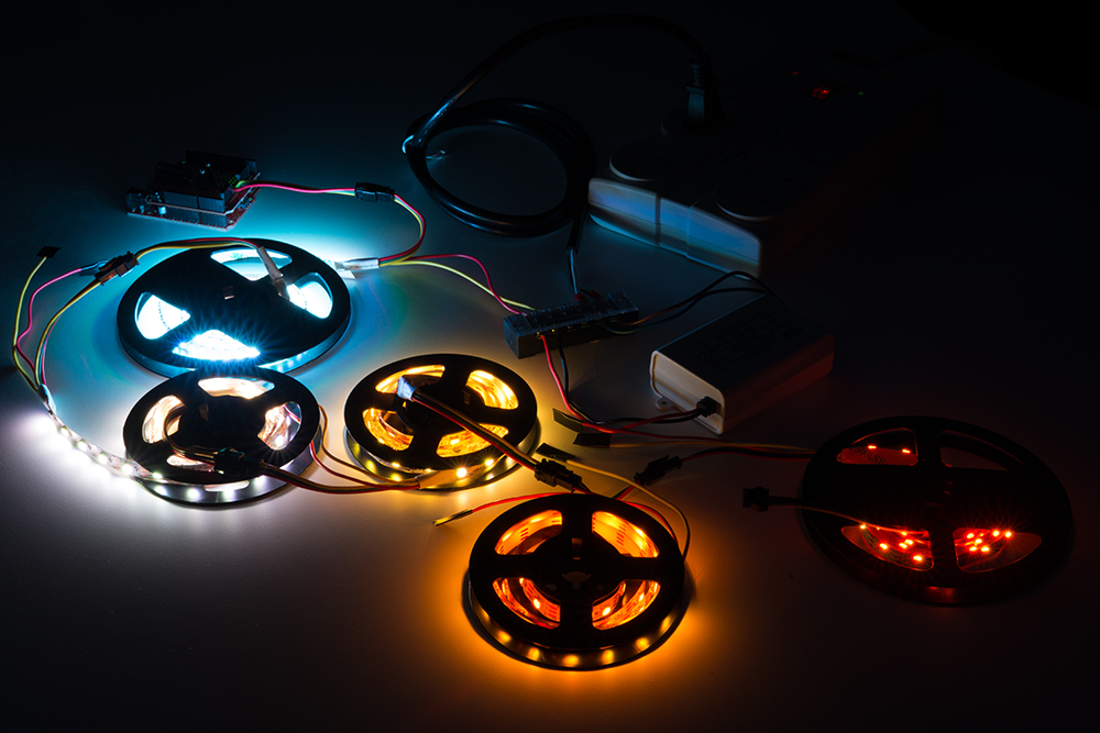 デイジーチェーン接続されたLEDテープでのブラウンアウトの例