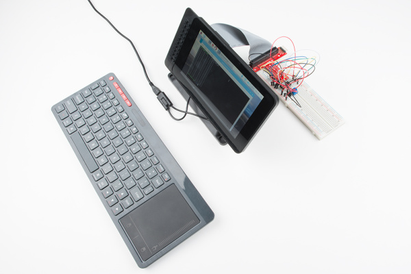 キーボード、マウス、モニタを備えたフルサイズのRaspberry Piセットアップ