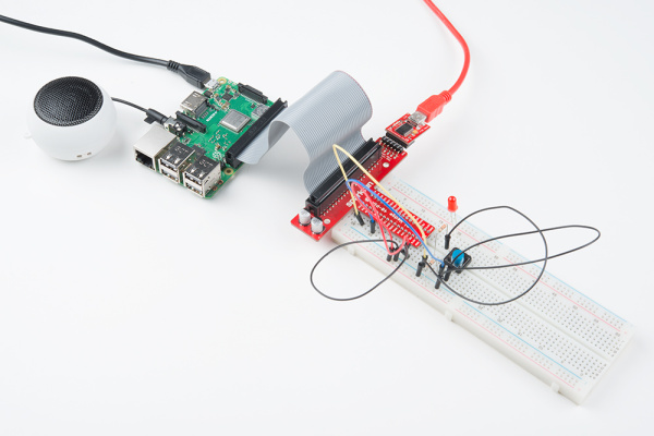 Raspberry Piに接続したスピーカー、ボタン、LED