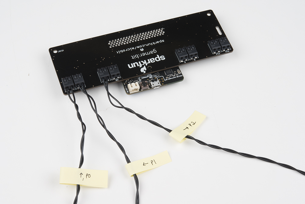 micro:arcadeキットで、ラベルを付けた配線の例